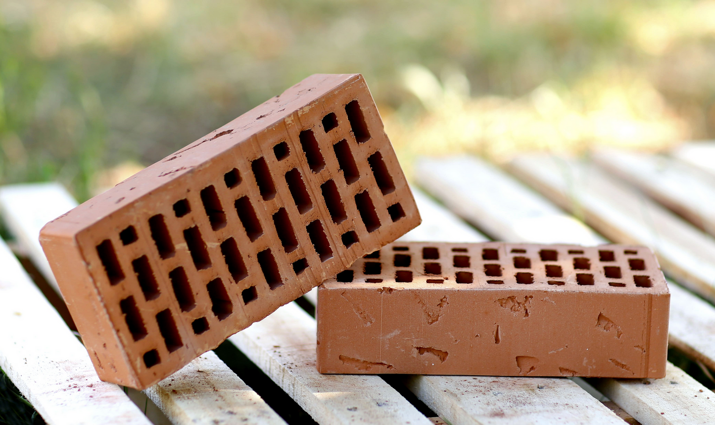 მეტეხის აგური -> https://www.bricks.ge/ka/product/18/keramikuli-aguri-t10